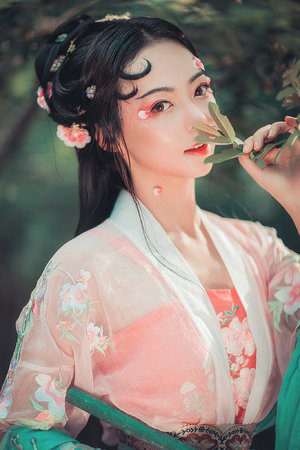 王者荣耀女性角色去掉所有服装