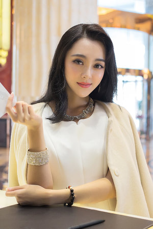 动漫美女被侮辱