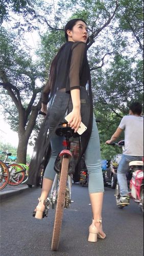 周扬青家里做什么的