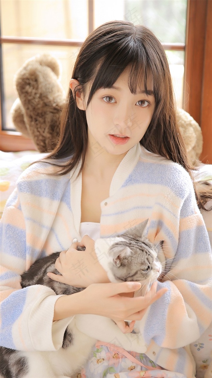 在秘密花园钻来钻去的人是谁