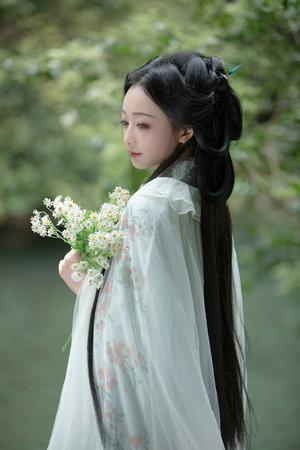 柳岩肚皮舞